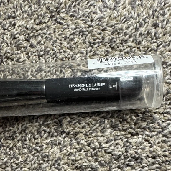IT Cosmetics Heavenly Luxe Wand Ball Powder Brush #8 - Picture 4 of 5